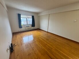 1113 Commonwealth Ave, Unit 202 in Boston, MA - Building Photo