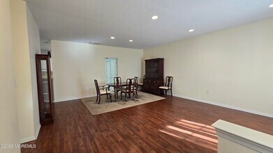 16 Golden Willows Ave in Lakewood, NJ - Building Photo - Building Photo