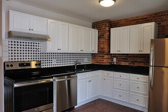 162 Broadway, Unit 3 in Somerville, MA - Foto de edificio - Building Photo