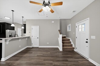 411 E 3rd St in Princeton, NC - Foto de edificio - Building Photo