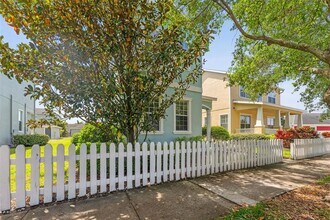 6111 Hadley Commons Dr in Riverview, FL - Building Photo - Building Photo