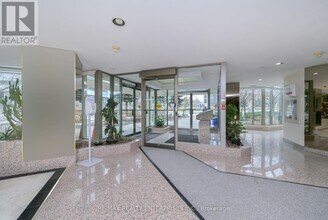 400 Webb Dr in Mississauga, ON - Building Photo - Building Photo