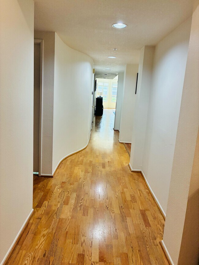 2600 E 20th St, Unit 103 in Signal Hill, CA - Building Photo - Building Photo