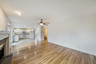 5121 Perry Dr SE in Auburn, WA - Foto de edificio - Building Photo