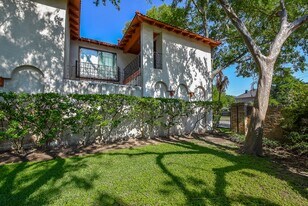 9703 Briar Forest Dr in Houston, TX - Building Photo