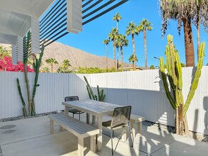 1003 E Twin Palms Dr in Palm Springs, CA - Building Photo - Building Photo