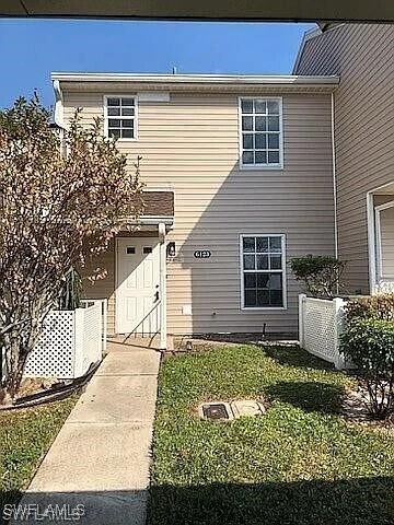 6123 Lakefront Dr in Ft. Myers, FL - Building Photo