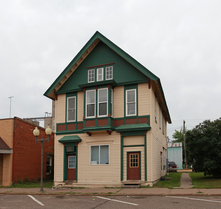 750 Main St in Baldwin, WI - Foto de edificio