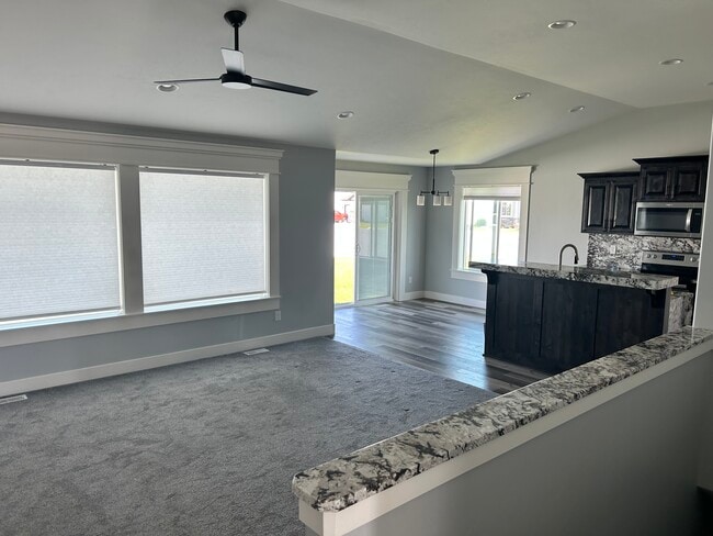 7050 Bedford Ave in Idaho Falls, ID - Building Photo - Building Photo