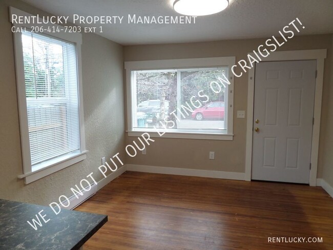 2114 NE 85th St in Seattle, WA - Foto de edificio - Building Photo