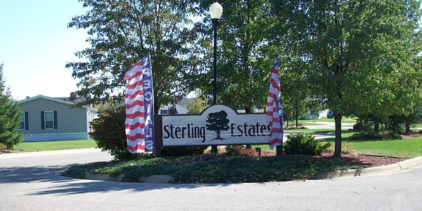 Sterling Estates in Adrian, MI - Foto de edificio