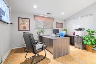 Bronco Apartments in San Antonio, TX - Building Photo - Building Photo