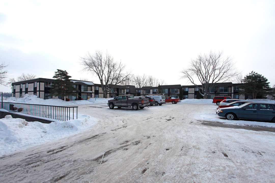 Dockside Apartments on Lake Minnetonka in Spring Park, MN - Building Photo