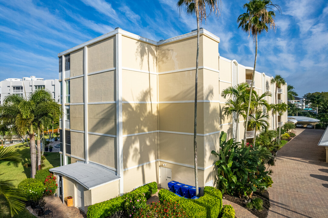 Country Gardens in Naples, FL - Building Photo