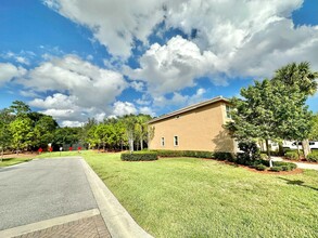 5877 Monterra Club Dr in Greenacres, FL - Building Photo - Building Photo