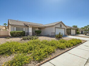 427 Yarnell Dr in North Las Vegas, NV - Building Photo - Building Photo
