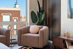 1122 W Chicago Ave in Chicago, IL - Building Photo