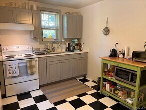 14 Old Glenham Rd in Fishkill, NY - Building Photo - Building Photo