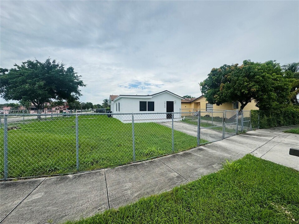 18742 SW 113th Ave in Miami, FL - Building Photo