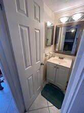 1614 Stickney Point Rd in Sarasota, FL - Building Photo - Building Photo