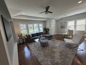 544 Glendale Ave in Glen Ellyn, IL - Building Photo - Building Photo