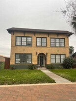 14 E McIntyre St in Edinburg, TX - Building Photo