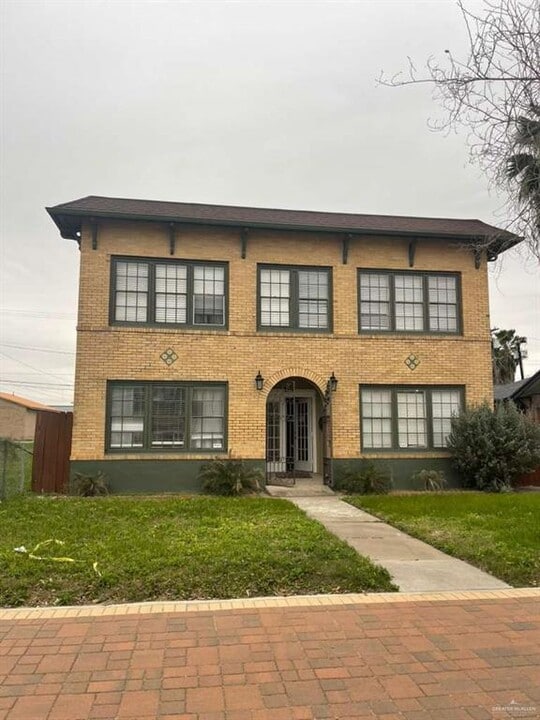 14 E McIntyre St in Edinburg, TX - Building Photo