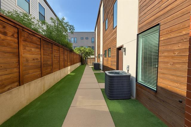 1931 N Prairie Ave in Dallas, TX - Building Photo - Building Photo