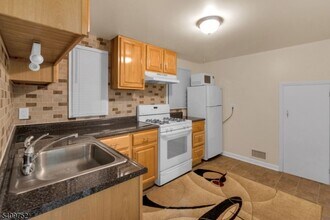 2604 Parkway Ave in Linden, NJ - Building Photo - Building Photo