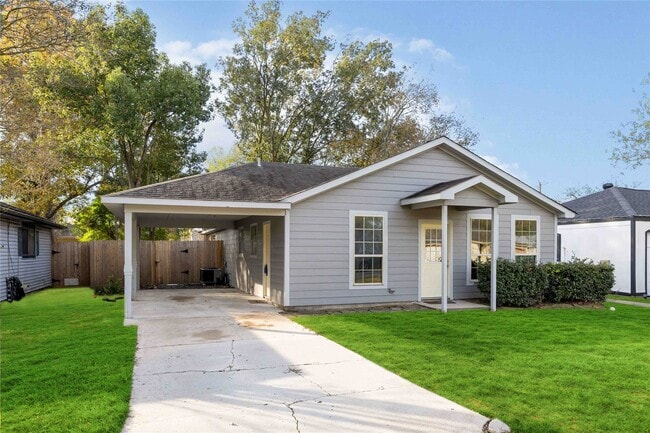 4914 27th St E in Dickinson, TX - Building Photo - Building Photo