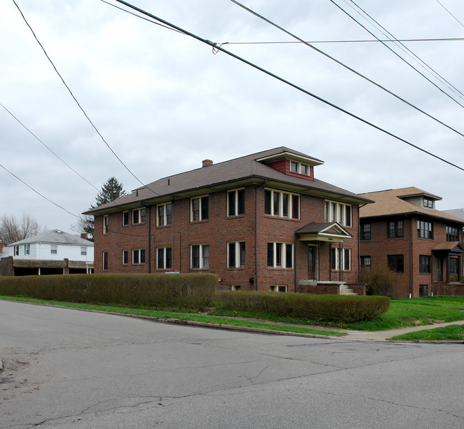 700 Sackett Ave in Cuyahoga Falls, OH - Building Photo - Building Photo