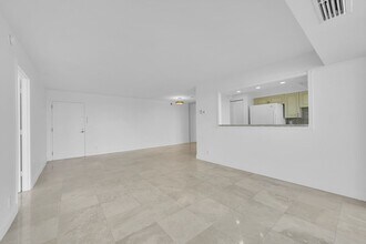 2841 N Ocean Blvd in Fort Lauderdale, FL - Building Photo - Building Photo