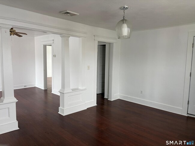 1821 E Main St in Waterbury, CT - Building Photo - Building Photo