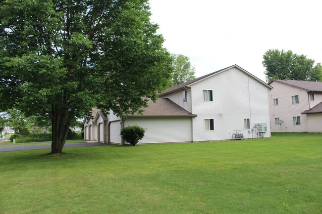 6658 Charlie Grimm Rd, Unit 6658 in Windsor, WI - Building Photo - Building Photo