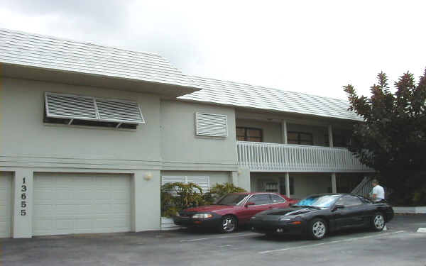 Snug Harbor in Madeira Beach, FL - Building Photo