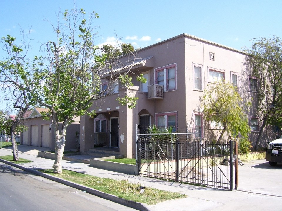 2510-2520 E Washington Ave in Fresno, CA - Foto de edificio