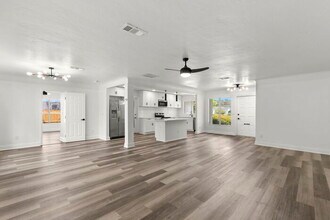 6120 5th Ave N in St. Petersburg, FL - Building Photo - Building Photo