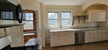 28 Rawson Rd, Unit 1 in Arlington, MA - Building Photo - Building Photo