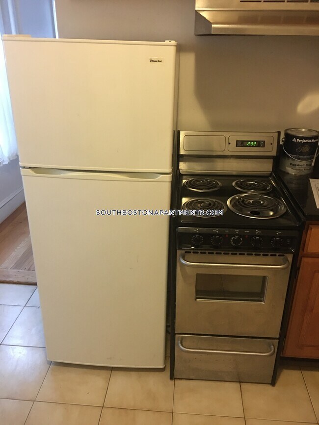 381 Dorchester St-Unit -1B in Boston, MA - Building Photo - Building Photo