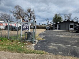 2116 Lockwood Dr in Houston, TX - Building Photo