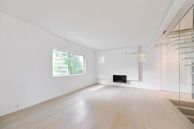 180 Belsize Dr in Toronto, ON - Building Photo - Building Photo