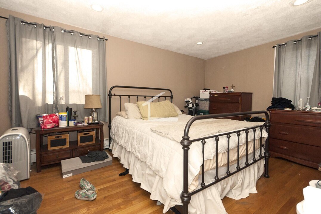 47 Gardner St in Boston, MA - Building Photo