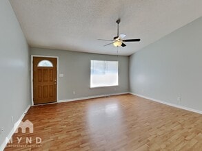 712 14th Ave NW in Center Point, AL - Foto de edificio - Building Photo