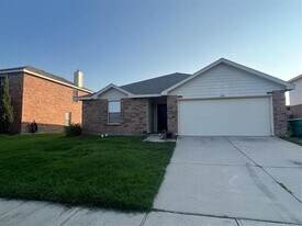12016 Shine Ave in Rhome, TX - Building Photo