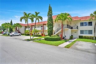 8941 S Hollybrook Blvd in Pembroke Pines, FL - Building Photo