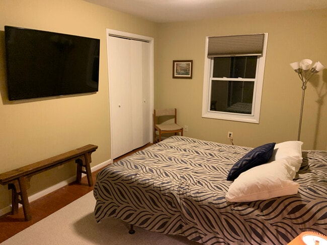 10400 Farnham Dr in Bethesda, MD - Building Photo - Building Photo