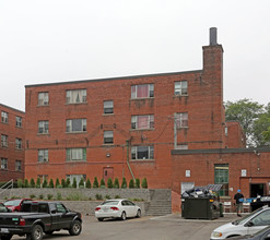 Claremount Court in Hamilton, ON - Building Photo - Building Photo