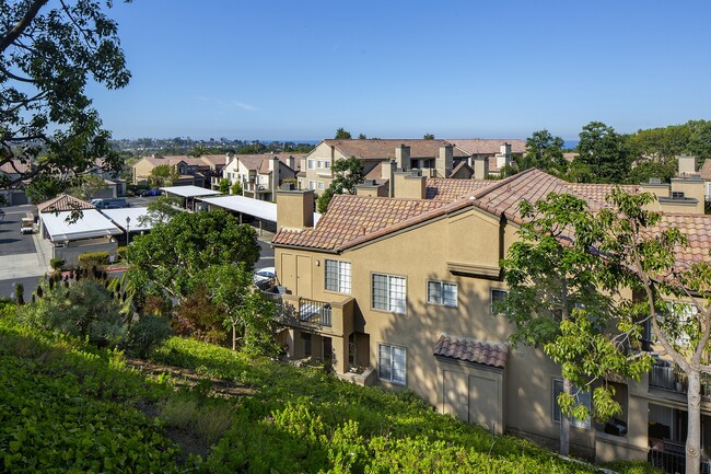 Seabrook at Bear Brand in Dana Point, CA - Foto de edificio - Building Photo