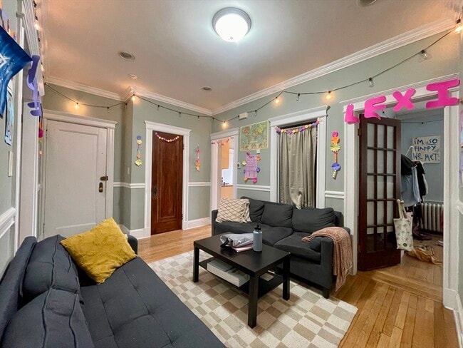 property at 10 Greenway Ct