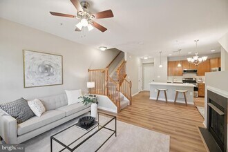 6103 Aster Haven Cir, Unit 149 in Haymarket, VA - Building Photo - Building Photo